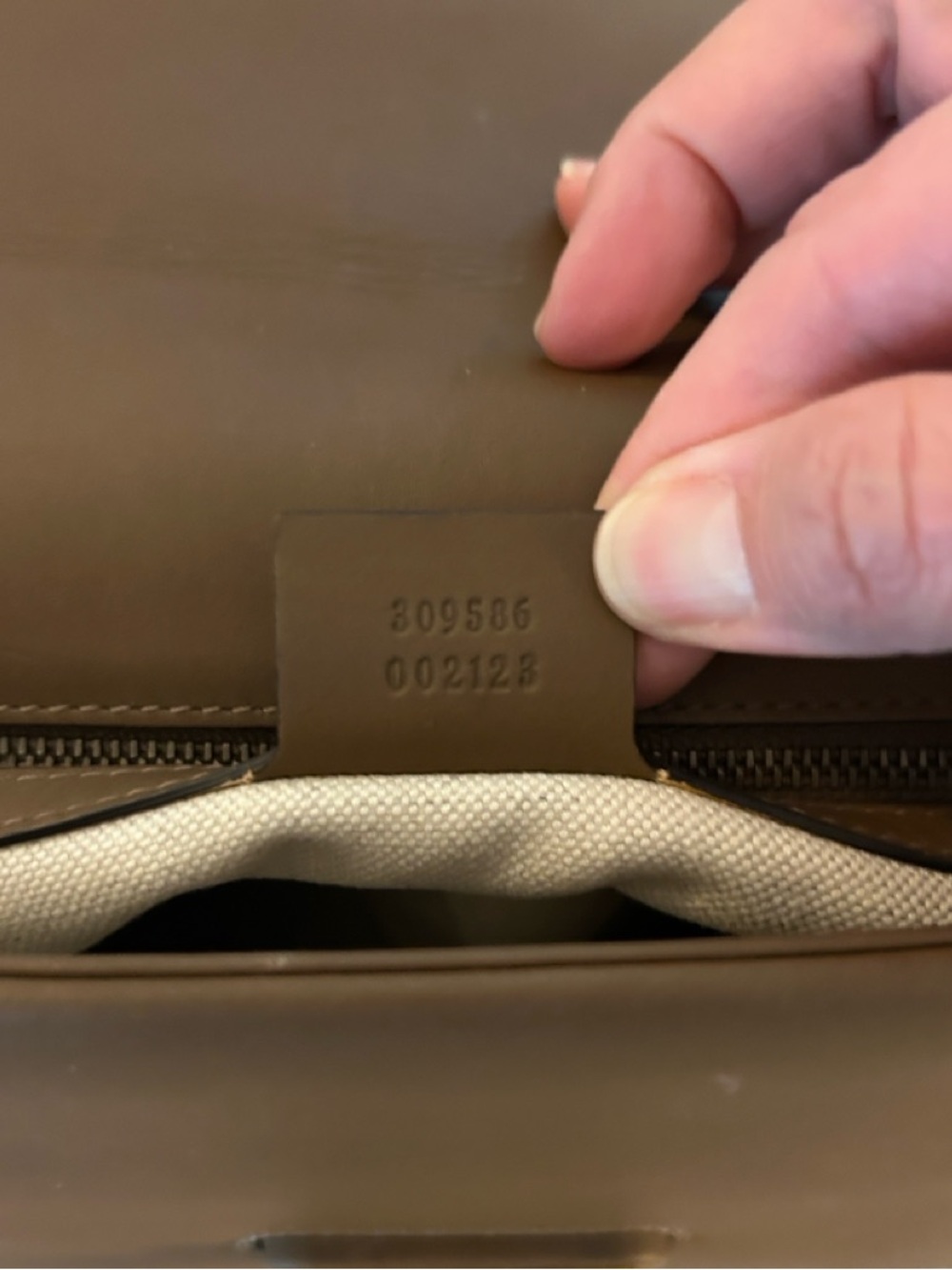 Gucci Derby Shoulder Bag in Cream Canvas and Brown Leather trim - Picture 4 of 17
